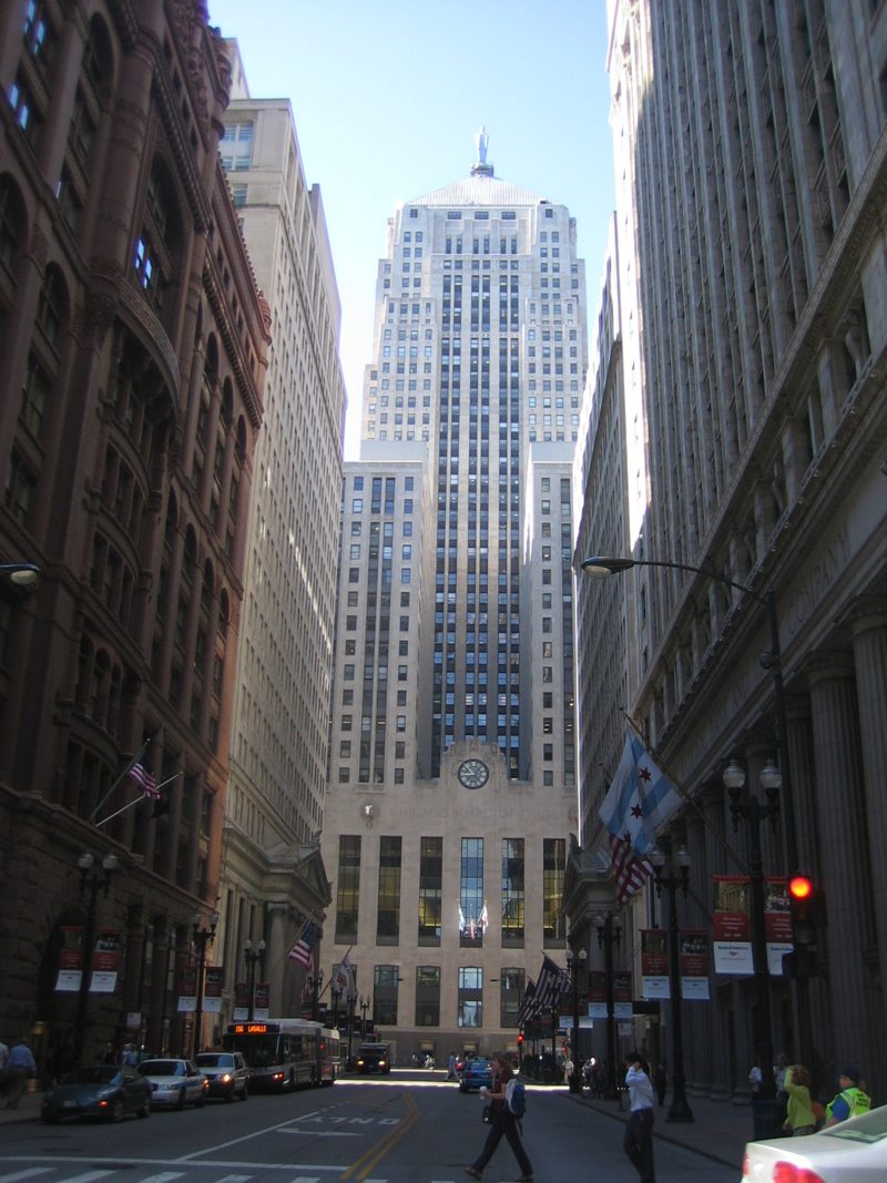 The Chicago Board of Trade tower between neighbouring buildings